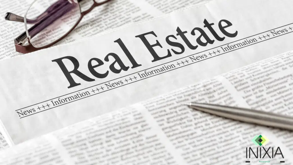 Image INIXIA - "Un journal papier avec écrit Real Estate, une paire de lunette et un stylo"
