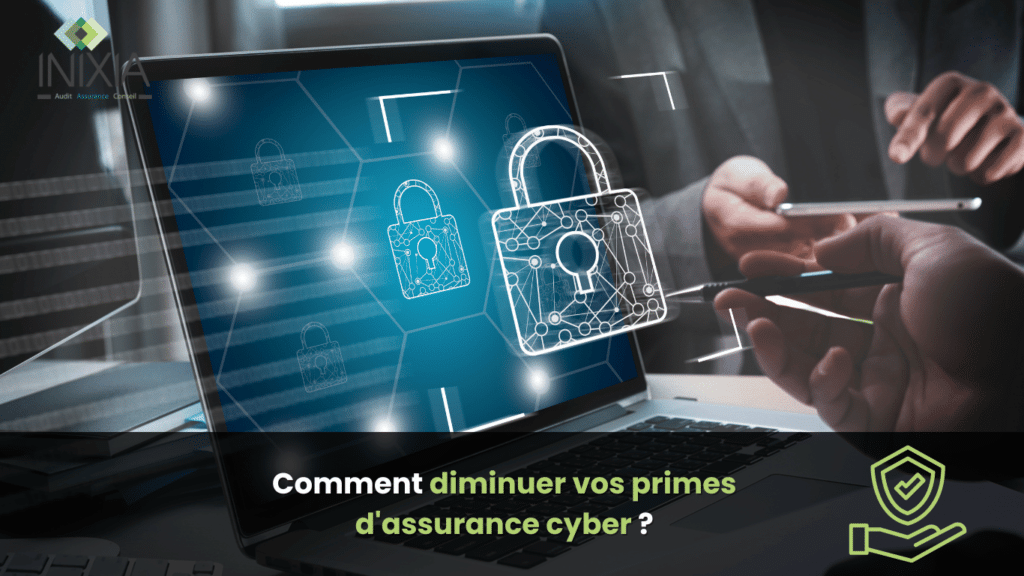 Deux personnes discutant devant un ordinateur portable affichant des cadenas numériques, avec le logo d'INIXIA et le texte : Comment diminuer vos primes d'assurance cyber ?