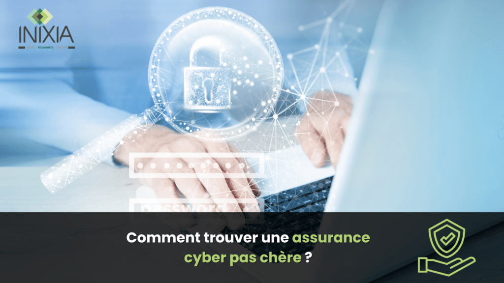 Un écran d'ordinateur avec une icône de cadenas symbolisant la cybersécurité, et les mains d'une personne tapant sur un clavier, représentant la recherche d'une assurance cyber pas chère.