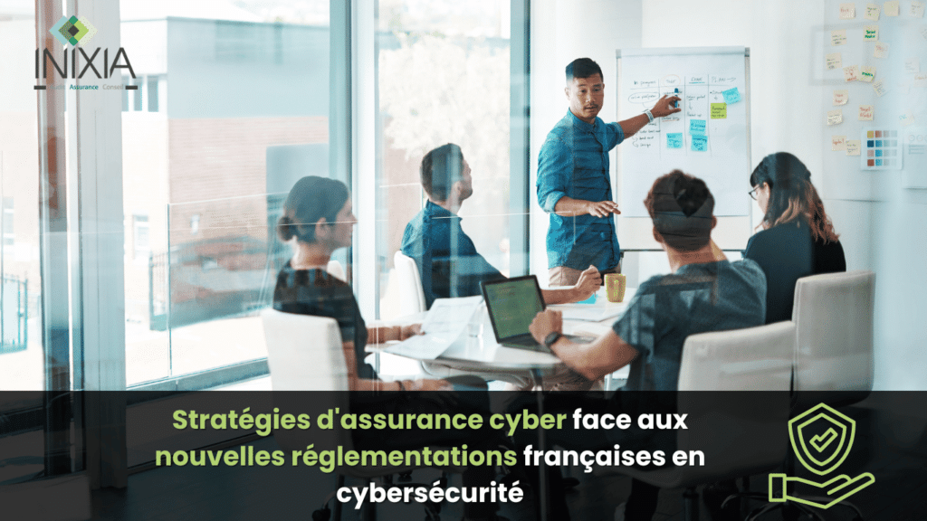 Une réunion professionnelle avec cinq individus discutant des stratégies d’assurance cyber en rapport avec les nouvelles réglementations françaises en matière de cybersécurité.