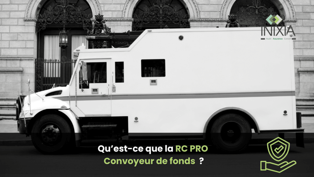 Un véhicule blindé de transport de fonds stationné devant un bâtiment, illustrant l'importance de l'assurance RC PRO pour les convoyeurs de fonds.