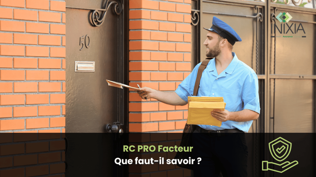 Un facteur en uniforme bleu distribuant du courrier à la porte d'une maison en briques rouges.