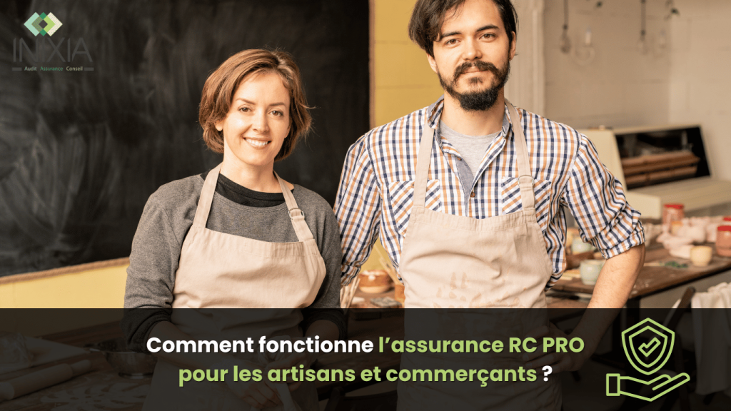 Deux artisans souriants, un homme et une femme, portant des tabliers dans leur commerce, symbolisant la protection qu'offre l'assurance RC PRO pour les artisans et commerçants.