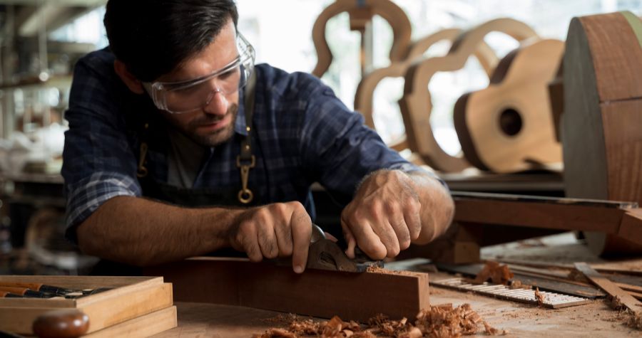 Artisan en plein travail
