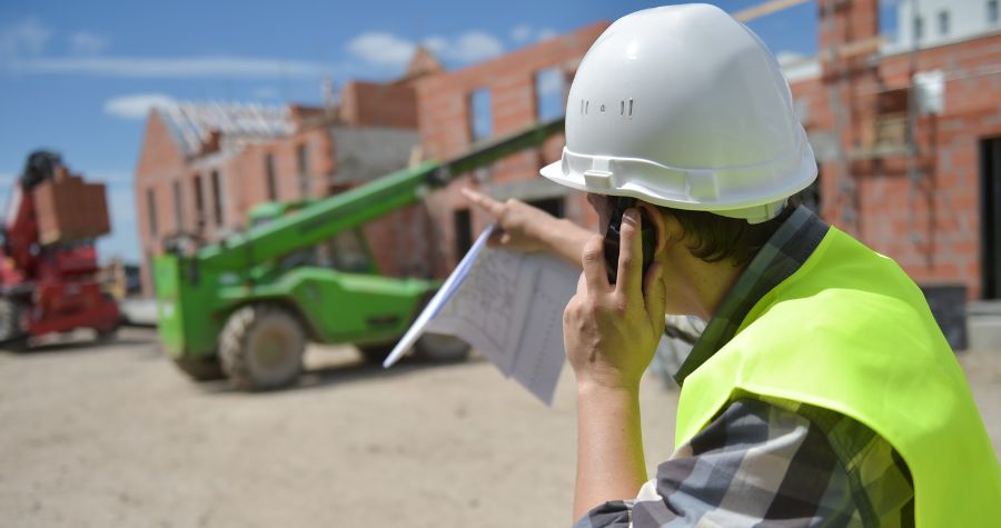 Un chef de chantier en appel