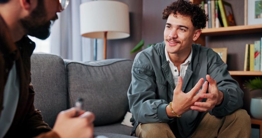 un coach de vie en train de donner des mauvais conseil à son client